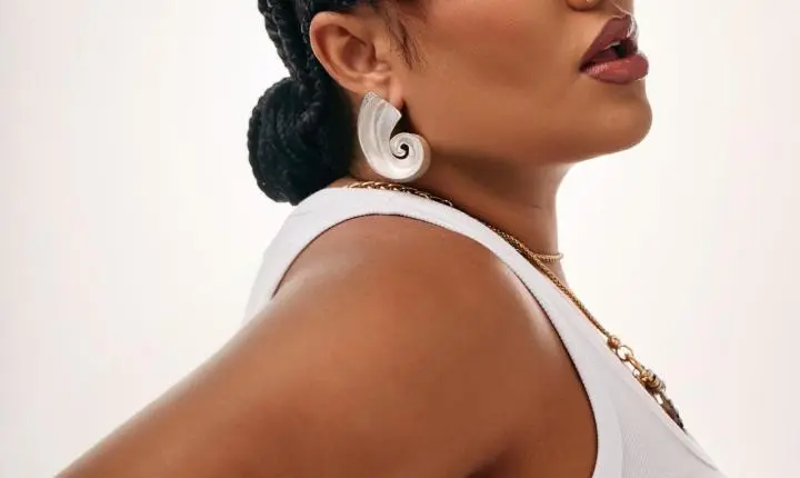 Iuna Falcão estreia turnê ‘UMAMI’ em Salvador e marca nova fase na carreira