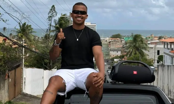 JUAN GOMES APRESENTA “ESSÊNCIA” E TRANSFORMA “REINVENTAR”, SUCESSO NA VOZ DE BELO, EM SUA NOVA APOSTA NO ARROCHA ROMÂNTICO