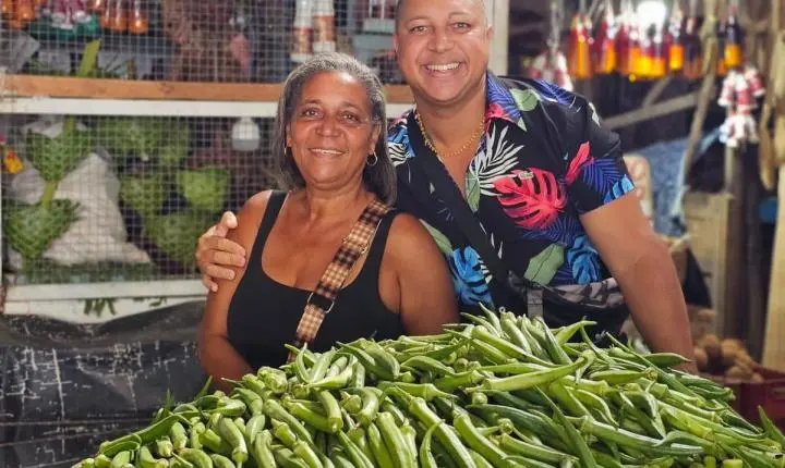 Kleiton Barros celebra 14 anos de caruru beneficente e transforma influência digital em ação social em prol das crianças do Projeto Social e Cultural Nós por Nós