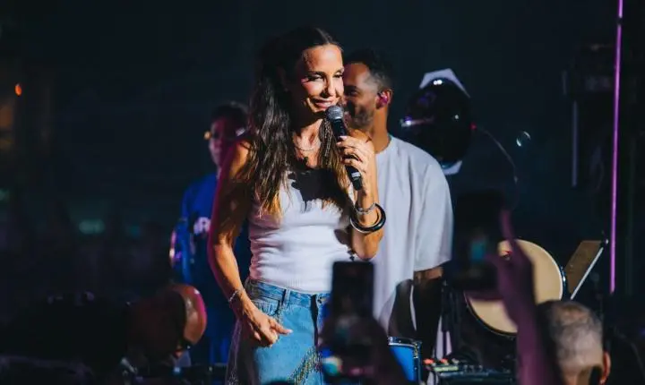 Léo Santana celebra sucesso do PaGGodin em Salvador com ingressos esgotados  Segundo dia do evento reuniu hits em uma vibe única, além das participações especiais de Ivete Sangalo e Yan