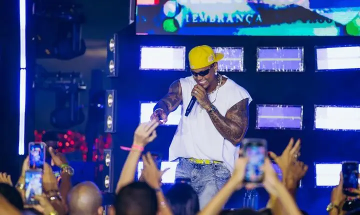 Léo Santana celebra sucesso do PaGGodin em Salvador com ingressos esgotados  Segundo dia do evento reuniu hits em uma vibe única, além das participações especiais de Ivete Sangalo e Yan