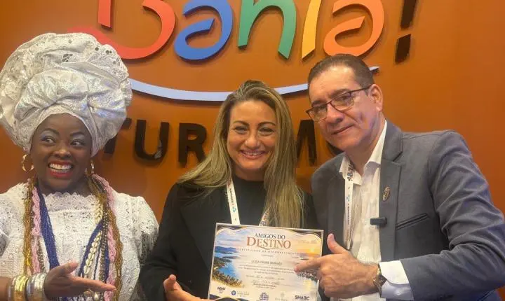Luzia Moraes é homenageada na ABAV Expo 2026 por mais de duas décadas de promoção da Baía de Camamu pelo mundo