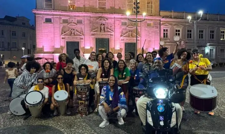 Oficina de percussão com Rose Ratinha leva o Conexão das Artes às ruas do Pelourinho