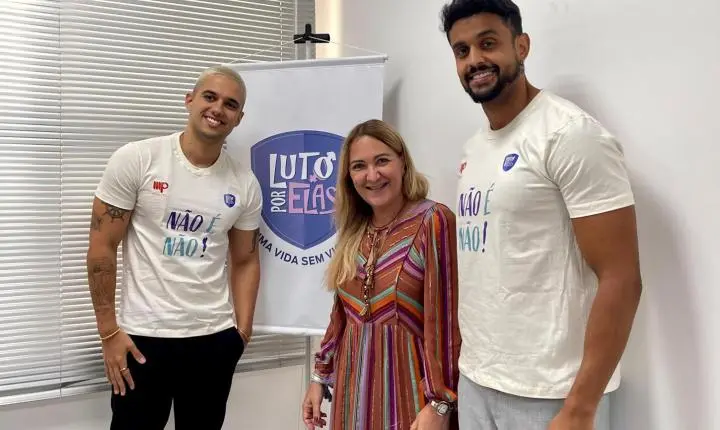 Parangolé abre temporada de Carnaval com multidão atrás do trio no Furdunço