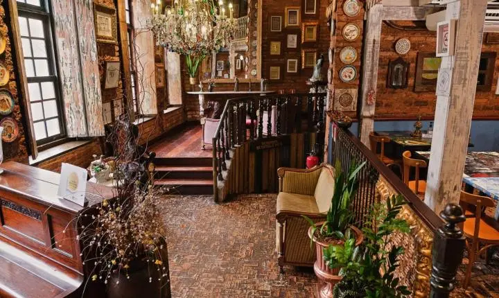 Restaurante Casa de Tereza comemora 14 anos com lançamento do “Catálogo de Artes da chef Tereza Paim” e o novo livro da Chef “A alma servida à mesa”