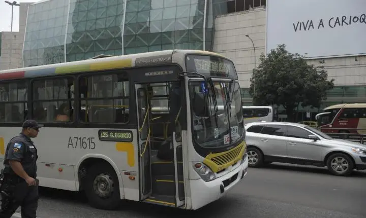 Rodoviários do Rio decidem continuar em estado de greve até amanhã