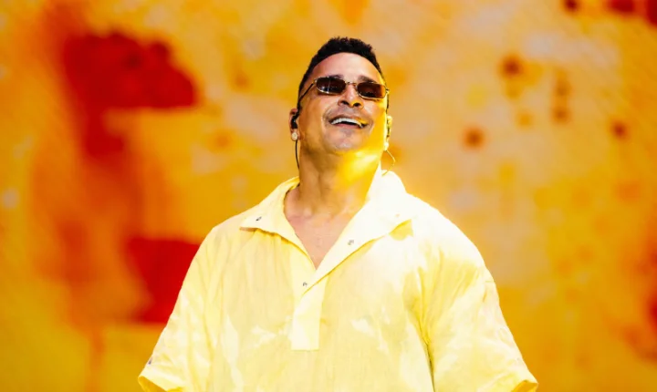Xanddy Harmonia celebra 30 anos de carreira com show “Só as Antigas” na Concha Acústica    